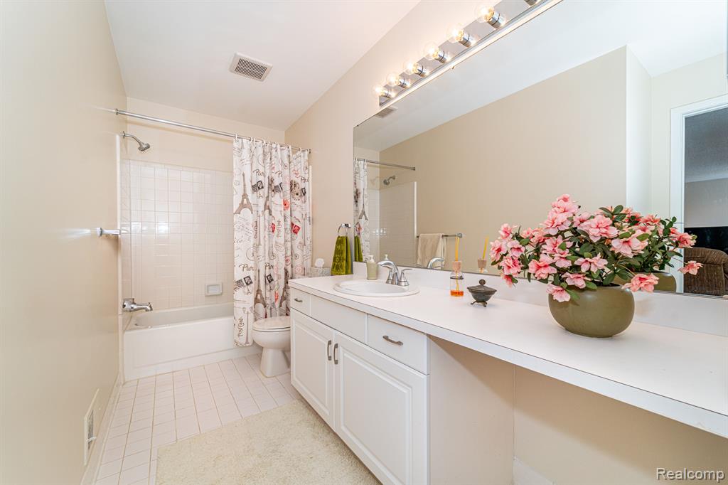 7375 PEPPER Creek, West Bloomfield, MI — Photo 40