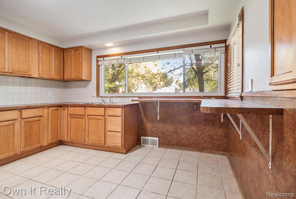 27619 California Drive SW, Southfield, MI 48076 — Photo 6