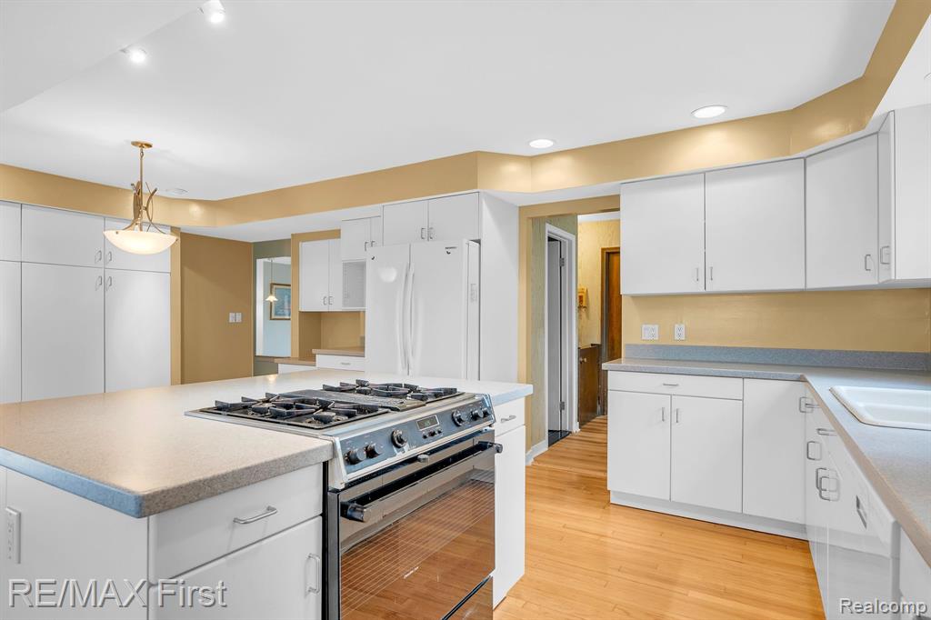 4191 ANGELINE Drive, Sterling Heights, MI 48310 — Photo 11