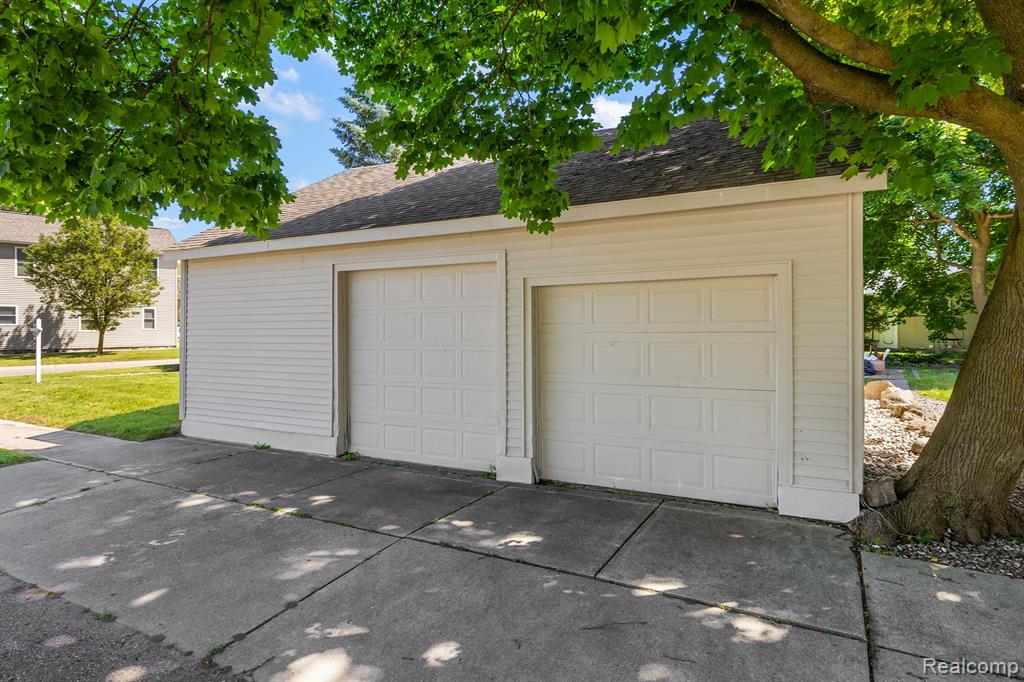 42 BROADWAY Street, Oxford, MI 48371 — Photo 35