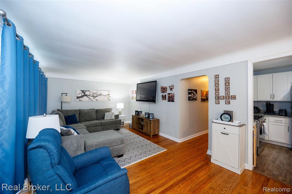 29454 Barton Street, Garden City, MI — Photo 8