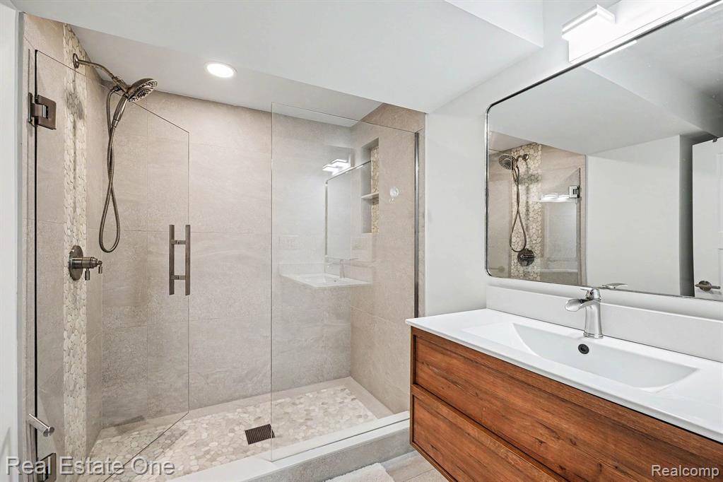 6480 John R Road, Troy, MI 48085 — Photo 22
