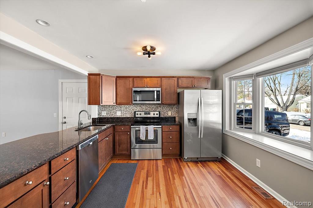 2066 Teaneck Circle, Wixom, MI 48393 — Photo 17