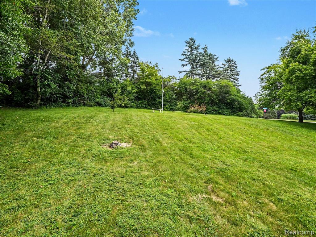 8614 Meadowland Court, Saline, MI 48176 — Photo 25