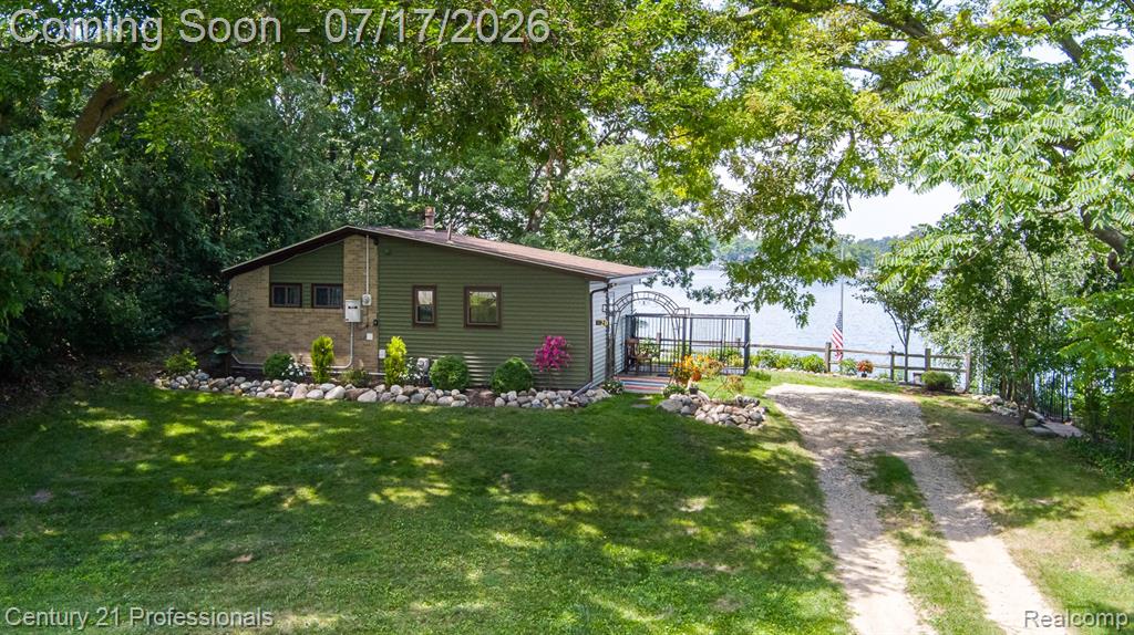 420 Bellevue Avenue, Lake Orion, MI 48362 — Photo 19