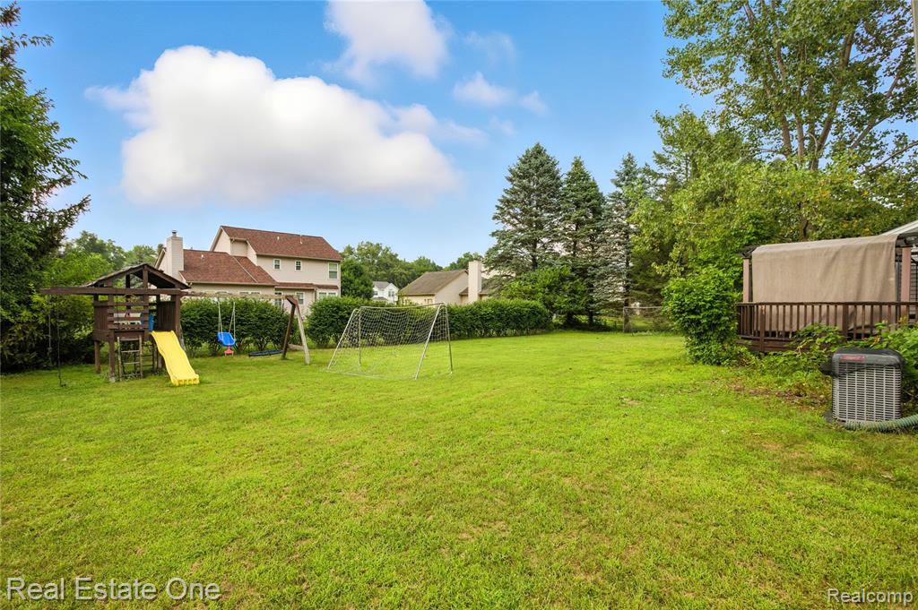 7335 Willow Oak Drive, West Bloomfield, MI 48324 — Photo 41