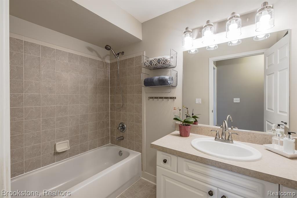 5292 Brookemonte Circle, Rochester, MI 48306 — Photo 30