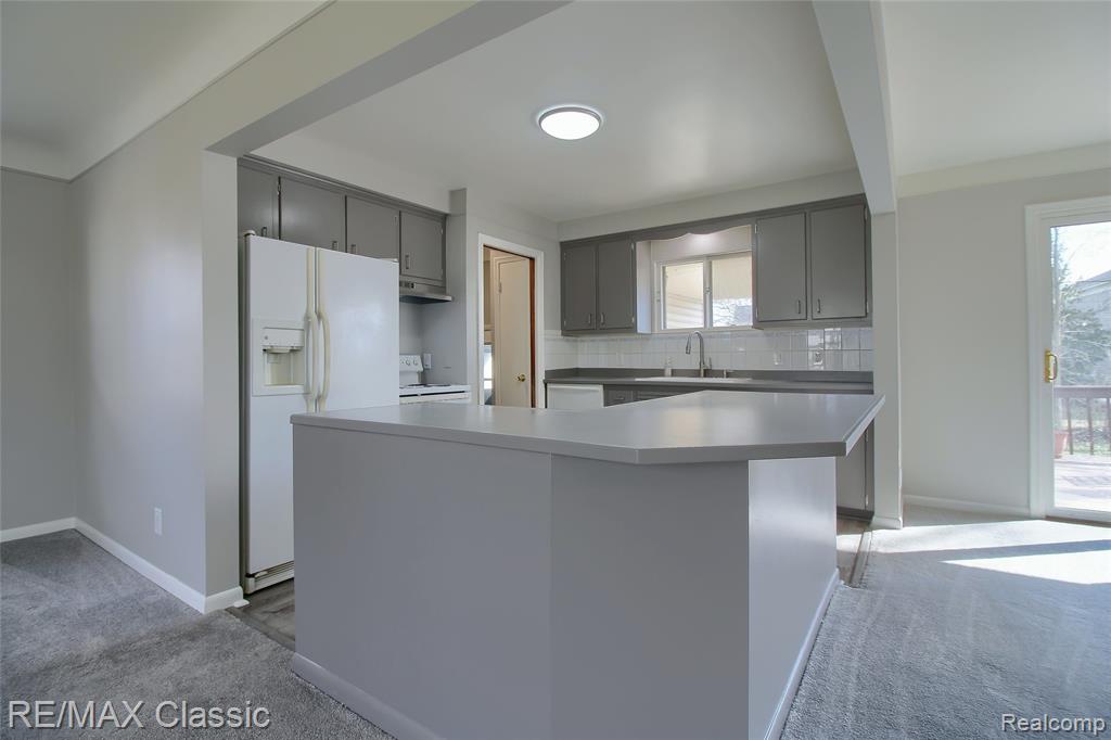 5155 Daron Lane, West Bloomfield, MI 48324 — Photo 8
