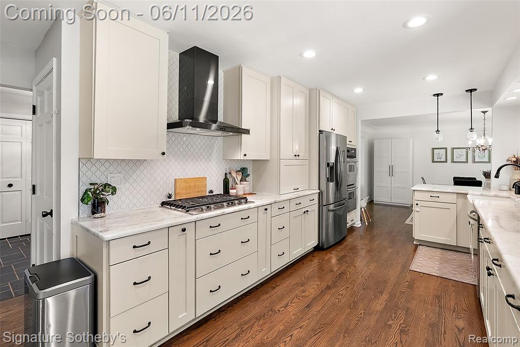 5748 Cherry Crest Drive, West Bloomfield, MI — Photo 16