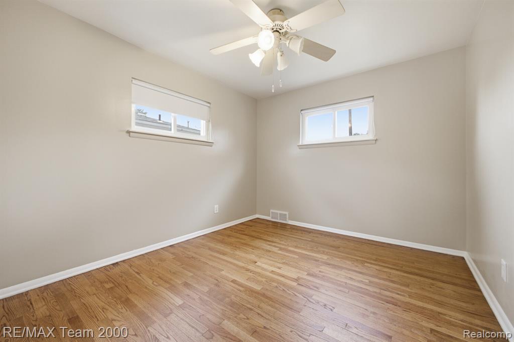 8512 Norborne Avenue, Dearborn Heights, MI 48127 — Photo 18