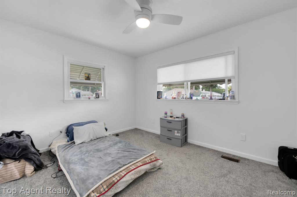 545 SONIA Avenue, Madison Heights, MI 48071 — Photo 12