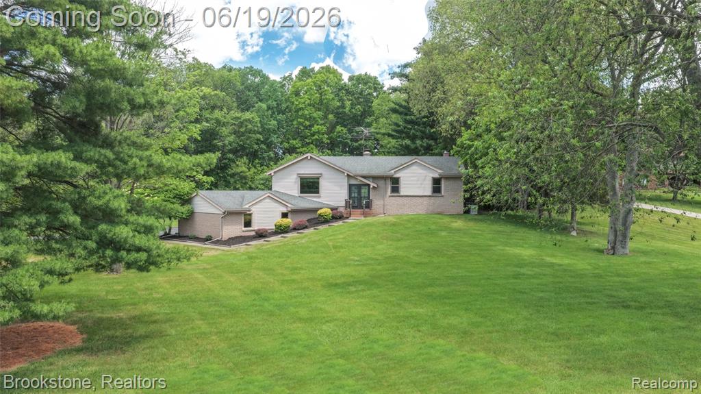 12168 CARRIAGE TRAIL Circle, Davisburg, MI 48350