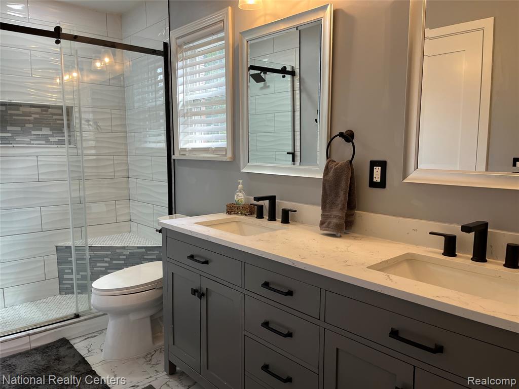 15719 Golden Drive, Macomb, MI 48044 — Photo 9