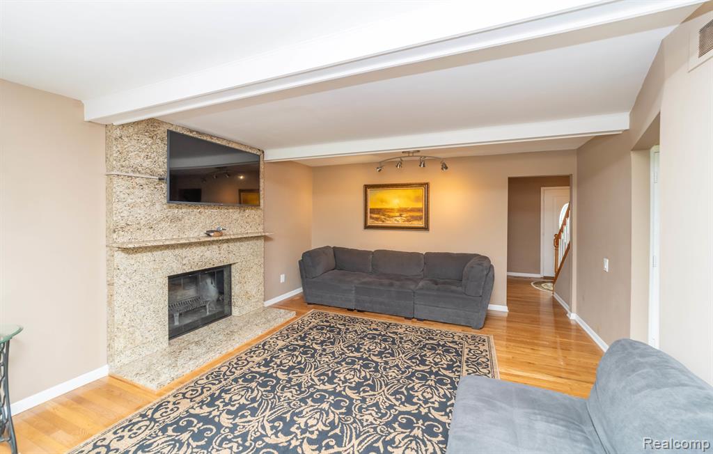 5628 WARRENSHIRE Drive, West Bloomfield, MI — Photo 35