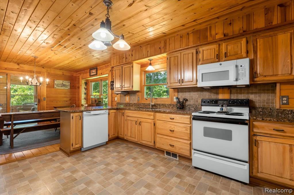 4710 Ormond Road, Davisburg, MI 48350 — Photo 11
