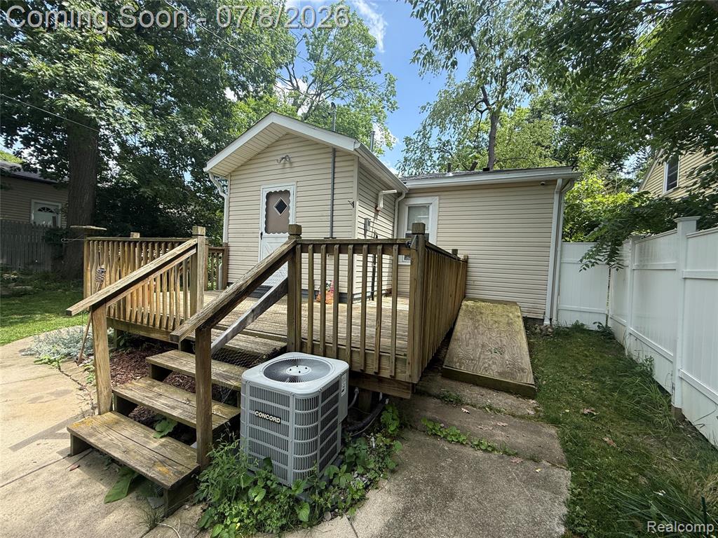 756 Cedarlawn Road, Waterford, MI 48328 — Photo 32