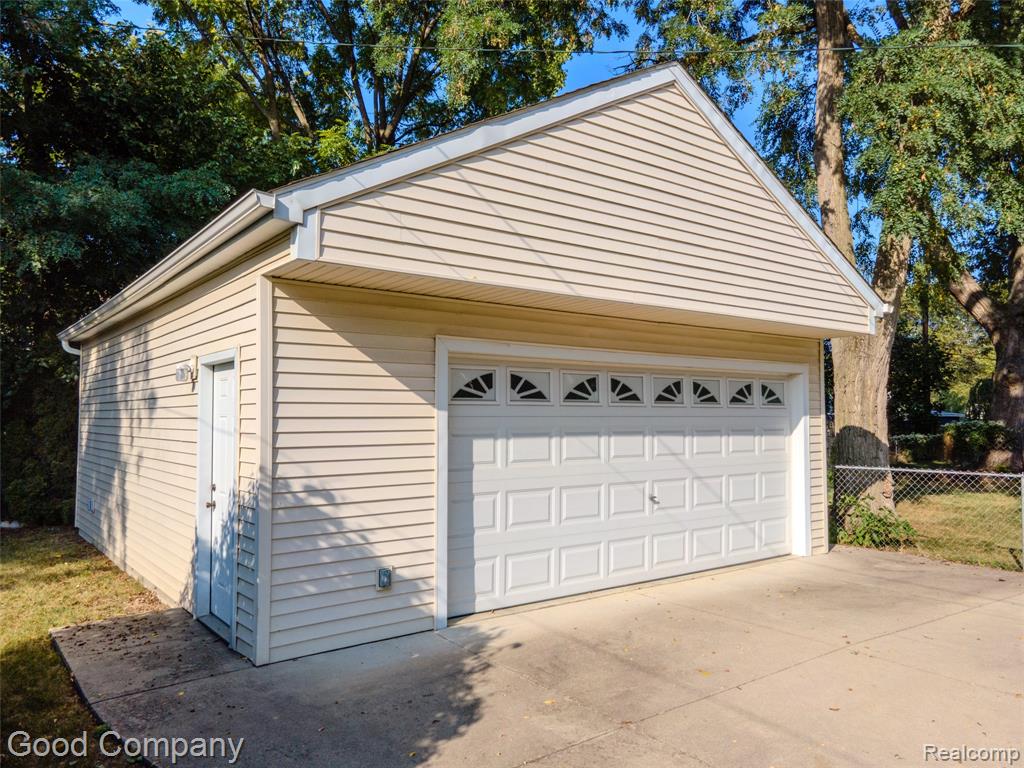 501 E Sunnybrook Drive, Royal Oak, MI 48073 — Photo 36