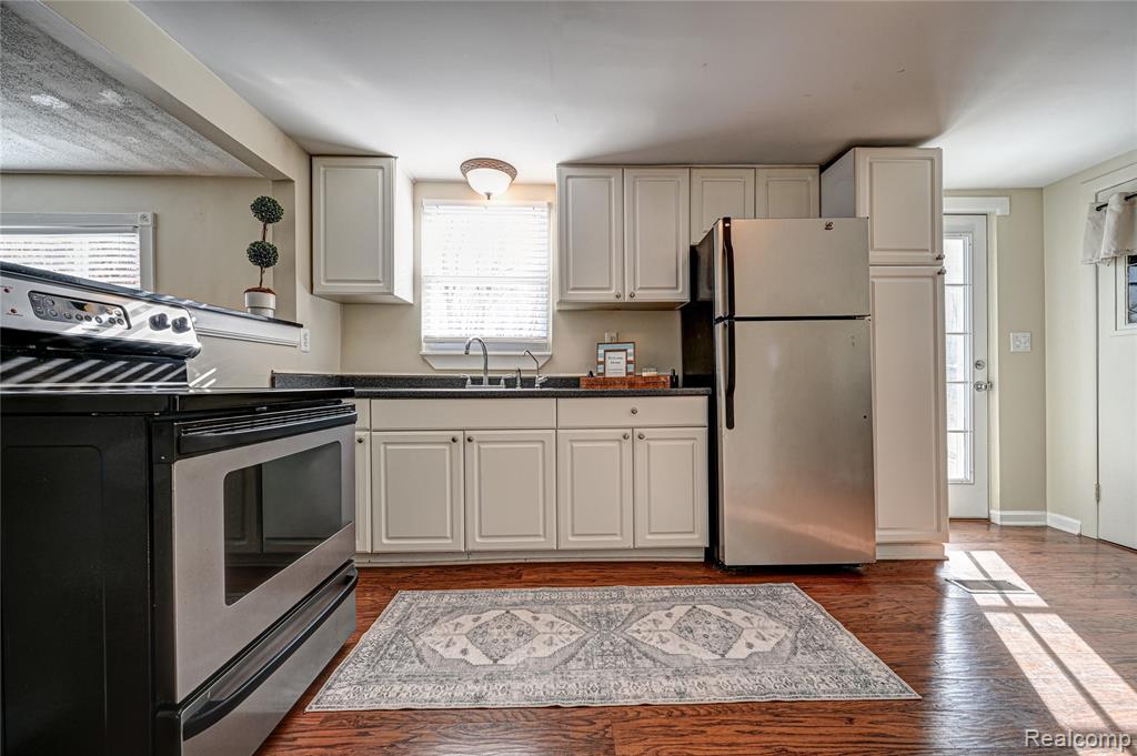 969 Dunreath Street, Walled Lake, MI 48390 — Photo 7
