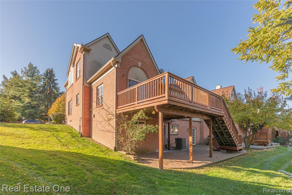 26610 Valhalla Drive, Farmington Hills, MI 48331 — Photo 10
