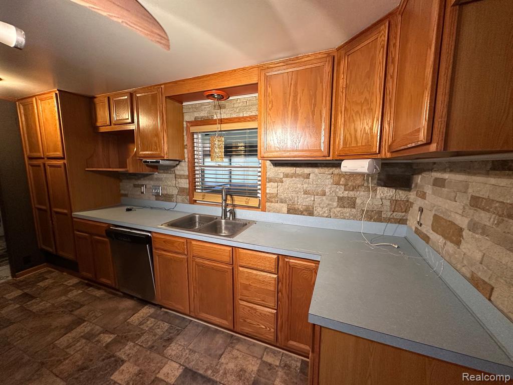 5324 SOUTHWAY Drive, Swartz Creek, MI 48473 — Photo 10