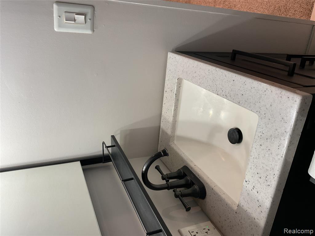 7352 Dale, Center Line, MI 48015 — Photo 18