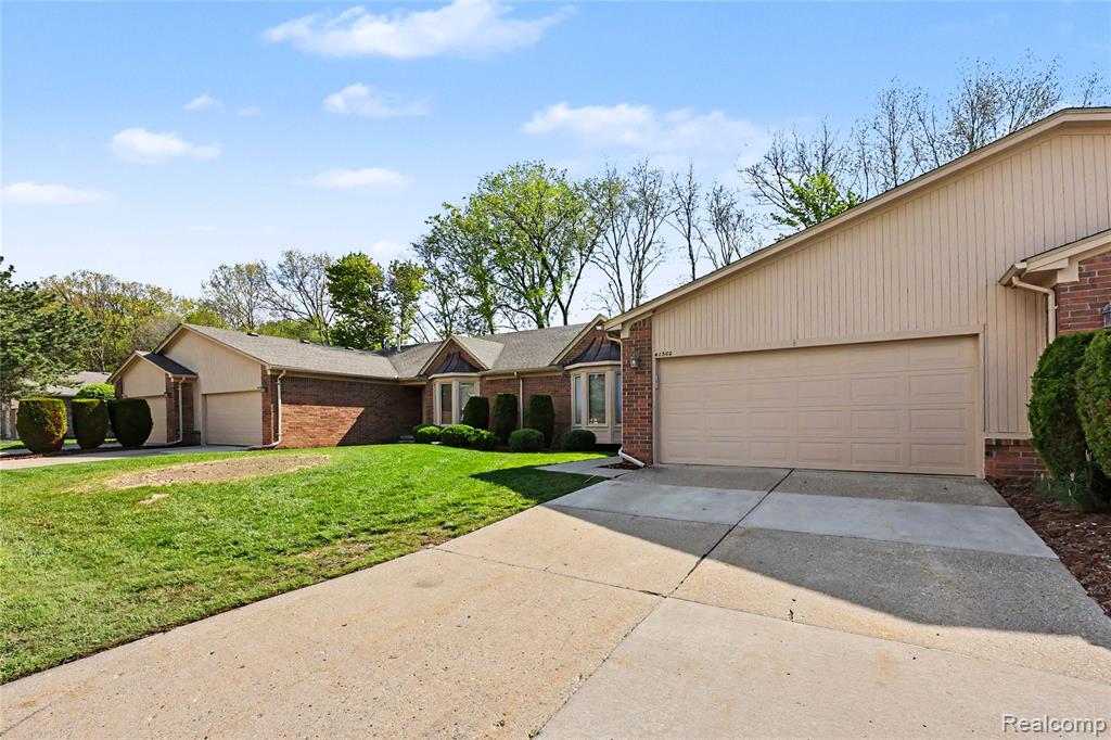41302 Fortuna Drive E, Clinton Twp, MI 48038 — Photo 3
