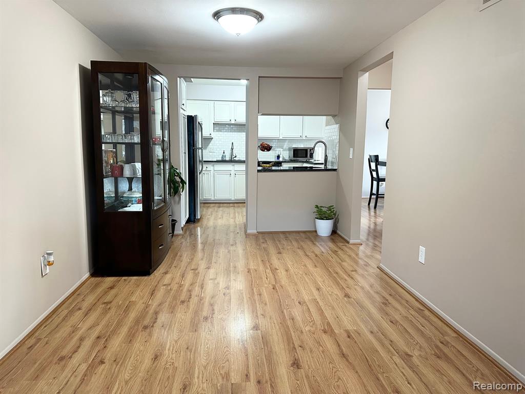 21306 E GLEN HAVEN Circle, Northville, MI 48167 — Photo 6