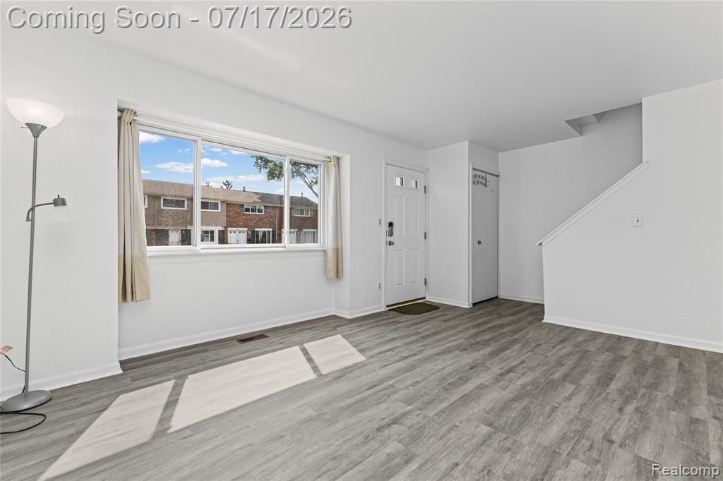 8136 Busko, Warren, MI 48093 — Photo 11
