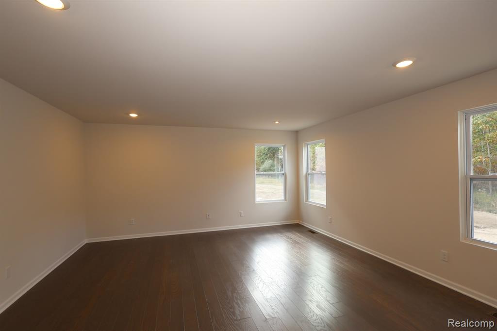 439 Hidden River W, Holly, MI 48442 — Photo 4