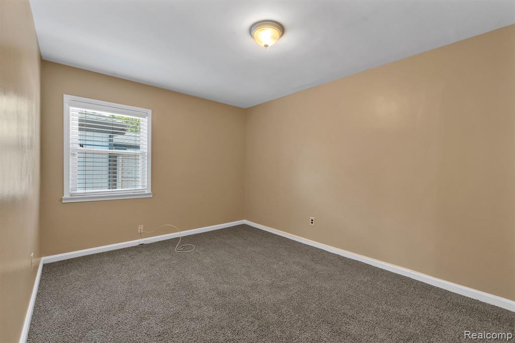7411 N Vernon Street, Dearborn Heights, MI 48127 — Photo 16