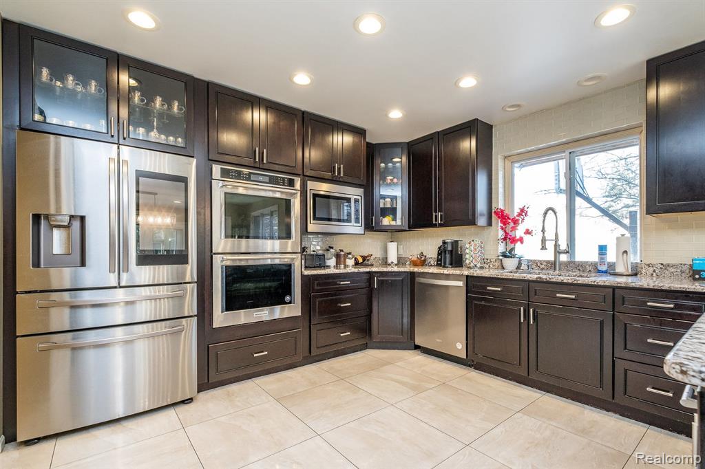 41924 ALDEN Drive, Clinton Twp, MI 48038 — Photo 18