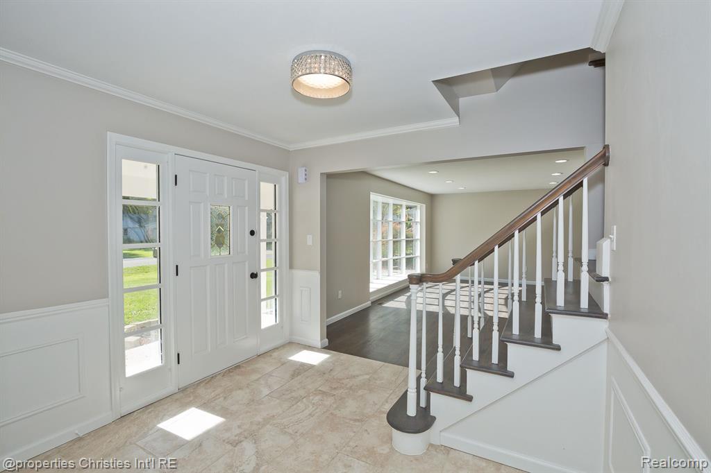 5582 NORTHCOTE, West Bloomfield, MI — Photo 3