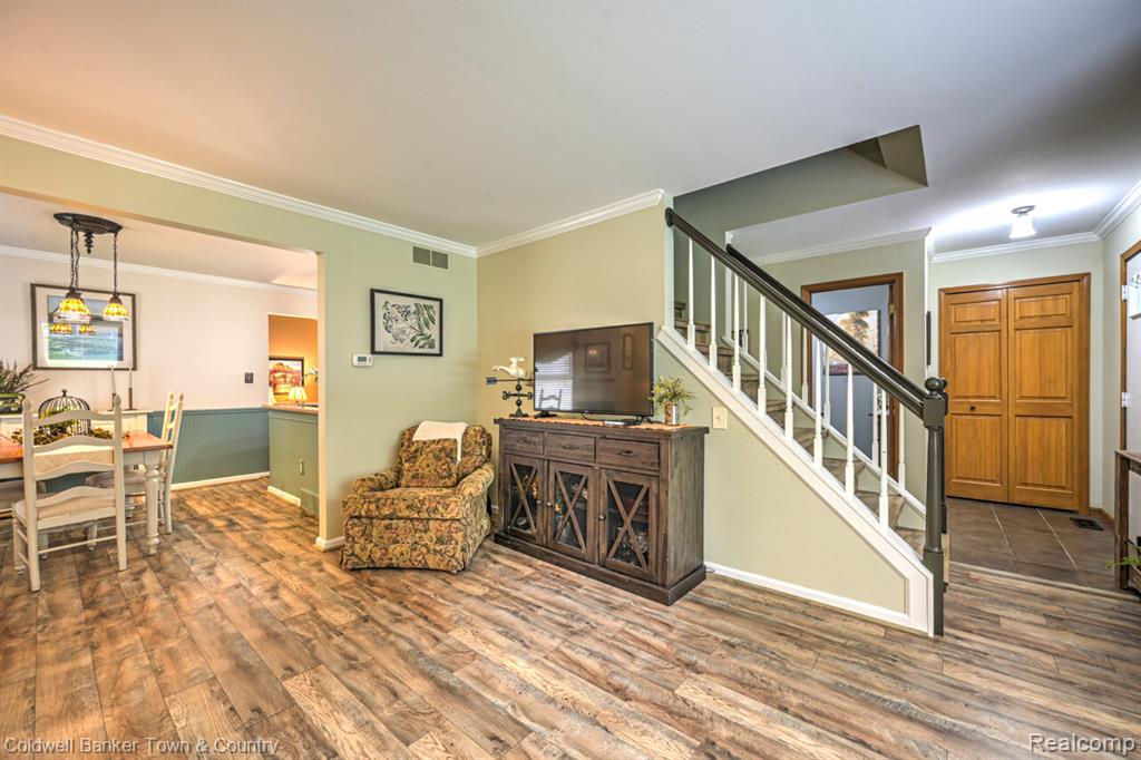 978 Oak Ridge Circle, Brighton, MI 48116 — Photo 7