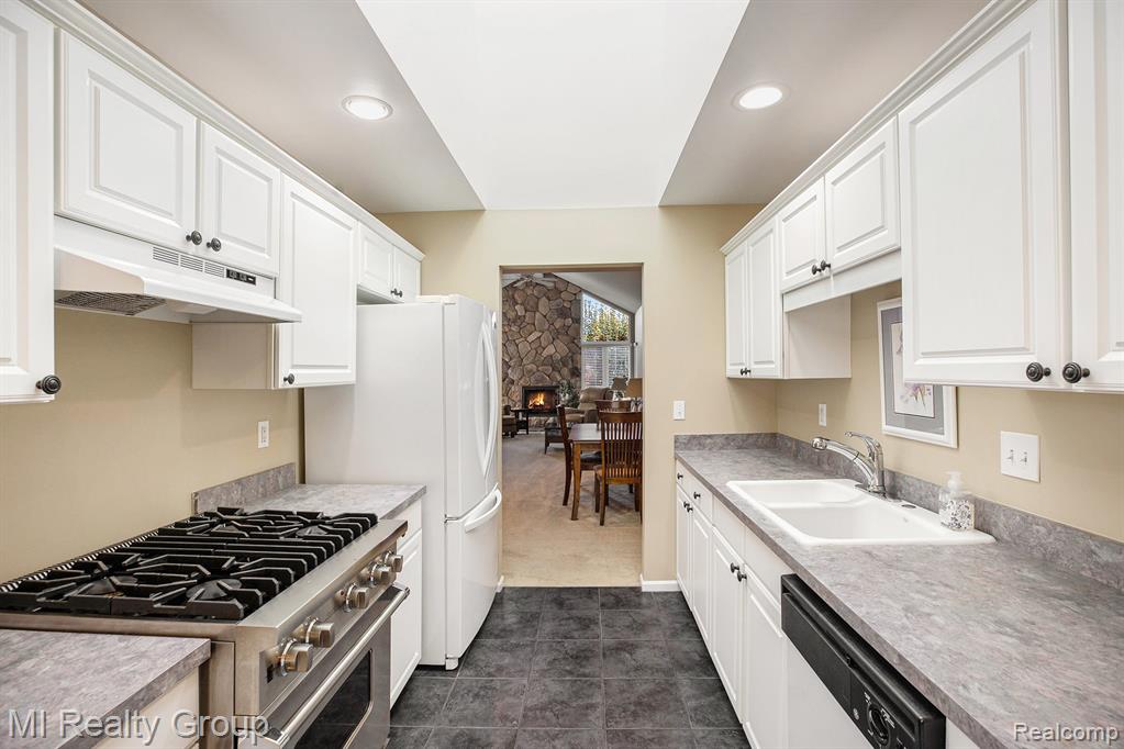 50317 Highpoint Court, Macomb, MI 48044 — Photo 7