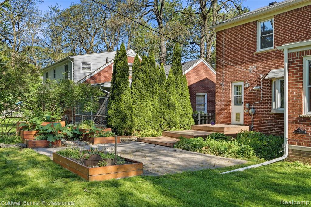 18761 Dolores Avenue, Lathrup Village, MI 48076 — Photo 40