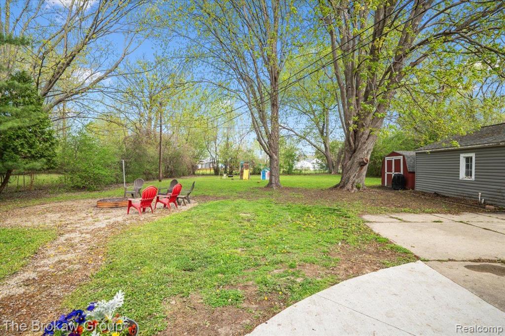 4145 HILLCREST Drive, Warren, MI 48092 — Photo 12