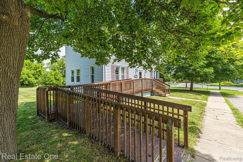 447 E JACKSON Street E, Lake Orion, MI 48362 — Photo 3