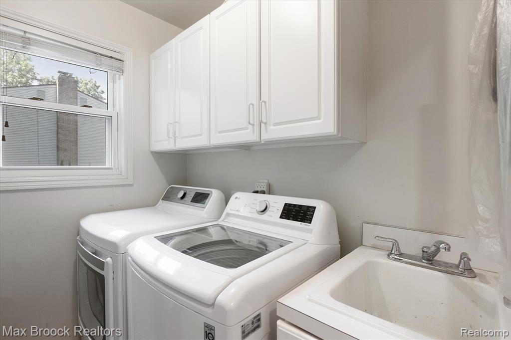 5745 Eastman Boulevard, West Bloomfield, MI 48323 — Photo 36