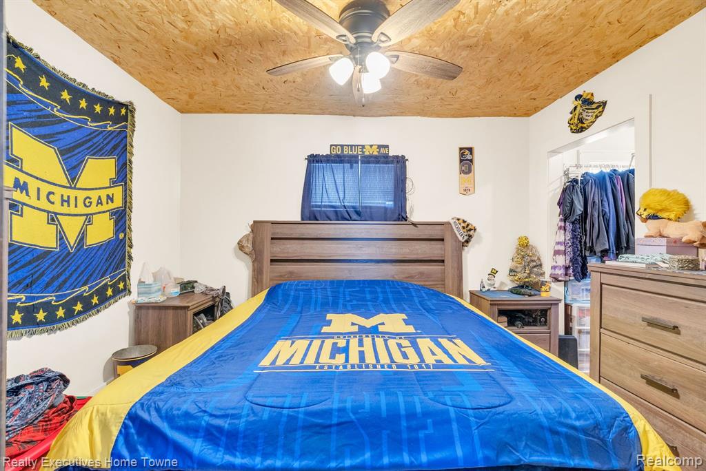 5086 STATE Road, Fort Gratiot, MI 48059 — Photo 17