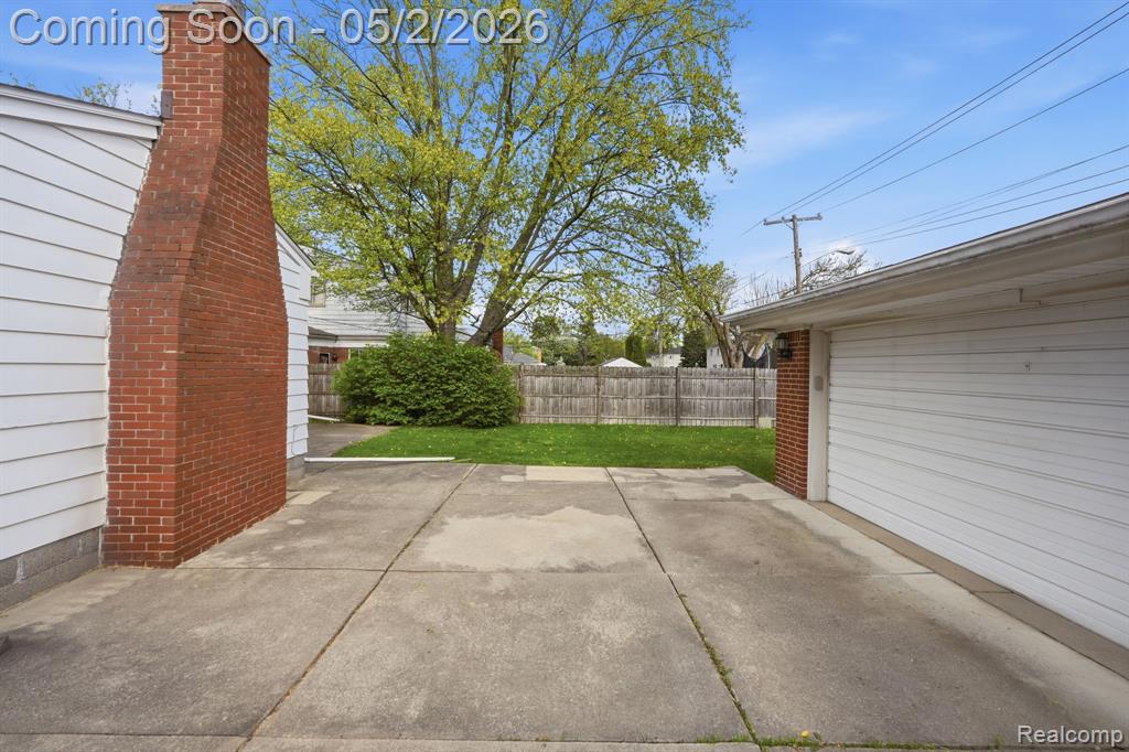19704 Parkside Street, Saint Clair Shores, MI 48080 — Photo 33