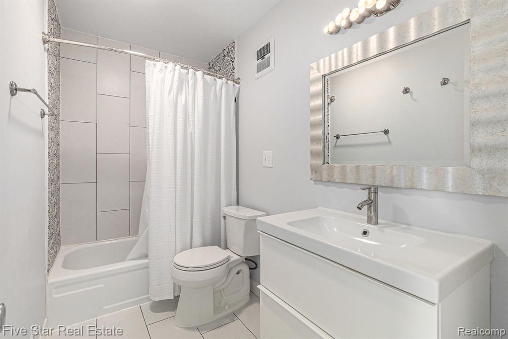 3171 Lakehaven Drive, Ann Arbor, MI 48105 — Photo 16