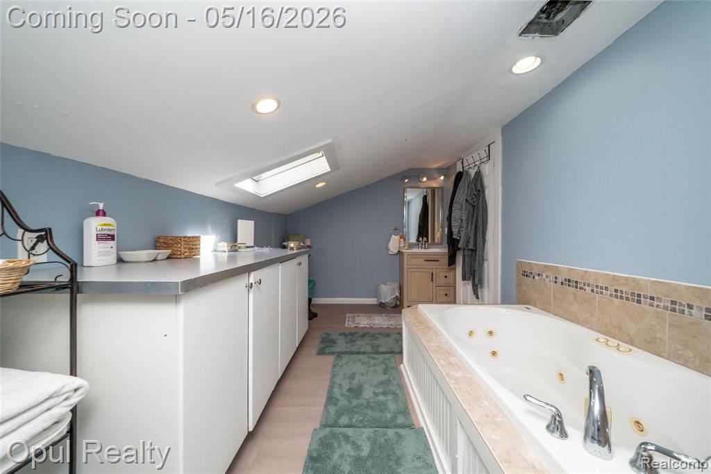 21001 Parker Street, Farmington, MI 48336 — Photo 23