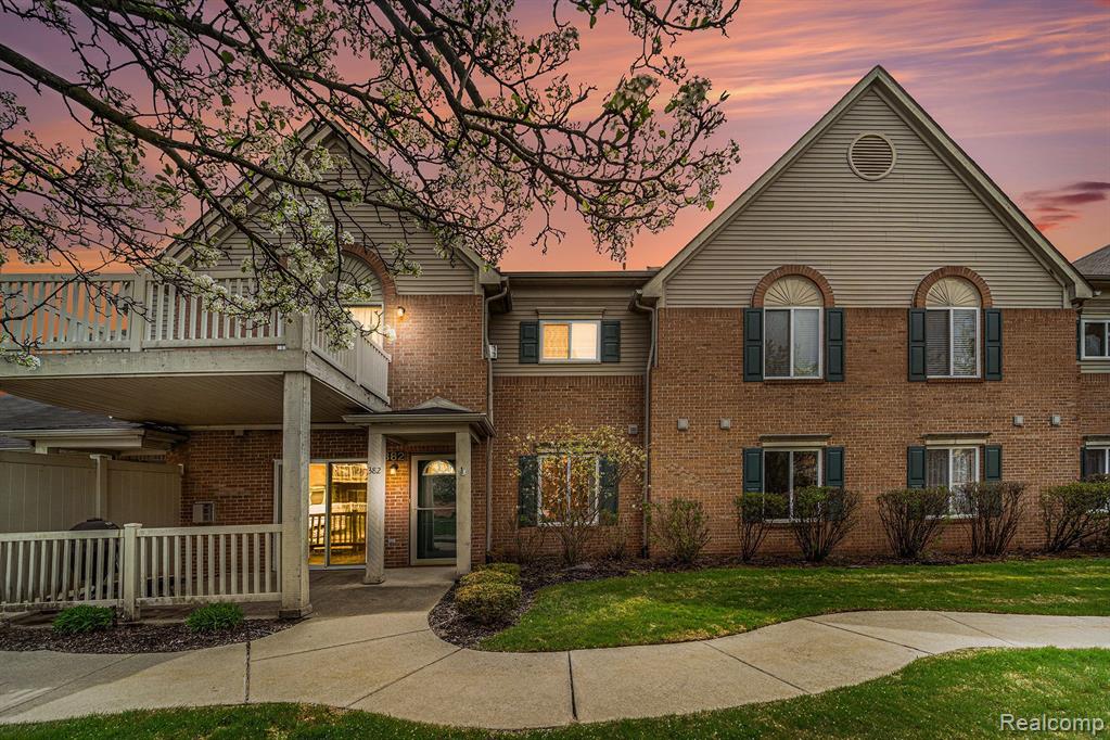 382 MARIGOLD Circle, Westland, MI — Photo 2