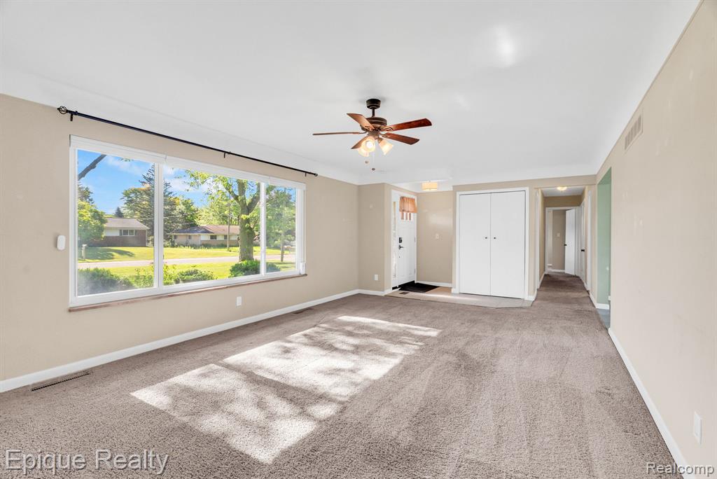 8052 Dungarvin Drive, Grand Blanc, MI 48439 — Photo 8