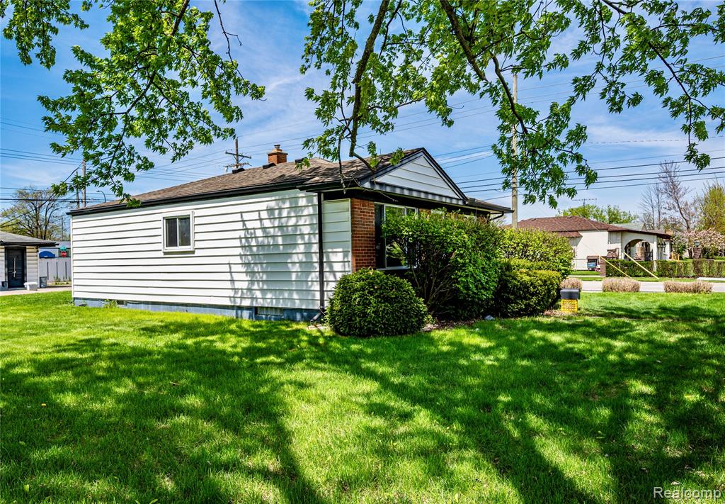 26155 Groveland Street, Madison Heights, MI 48071 — Photo 19