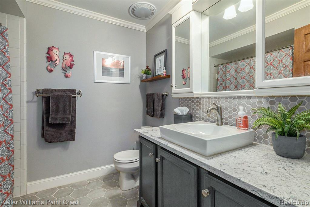 556 ORCHARD RIDGE Drive, Lake Orion, MI 48362 — Photo 17