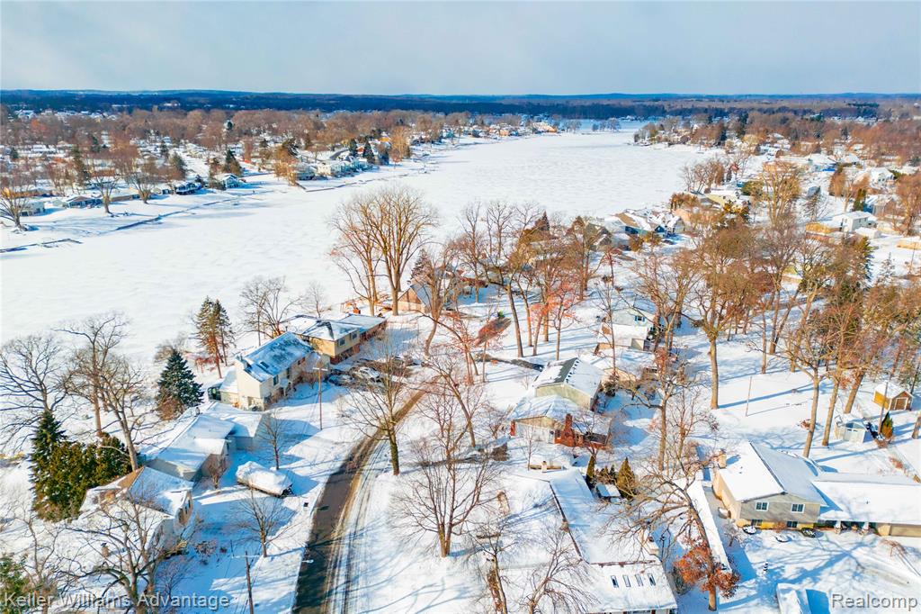 1466 Shankin Court, Wolverine Lake, MI 48390 — Photo 45