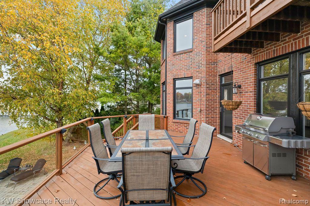 8579 PINE COVE Drive, Commerce Twp, MI 48382 — Photo 12