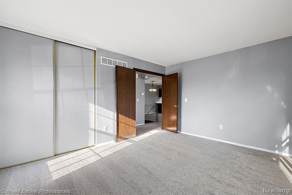 2685 ROUNDTREE Drive, Troy, MI 48083 — Photo 20