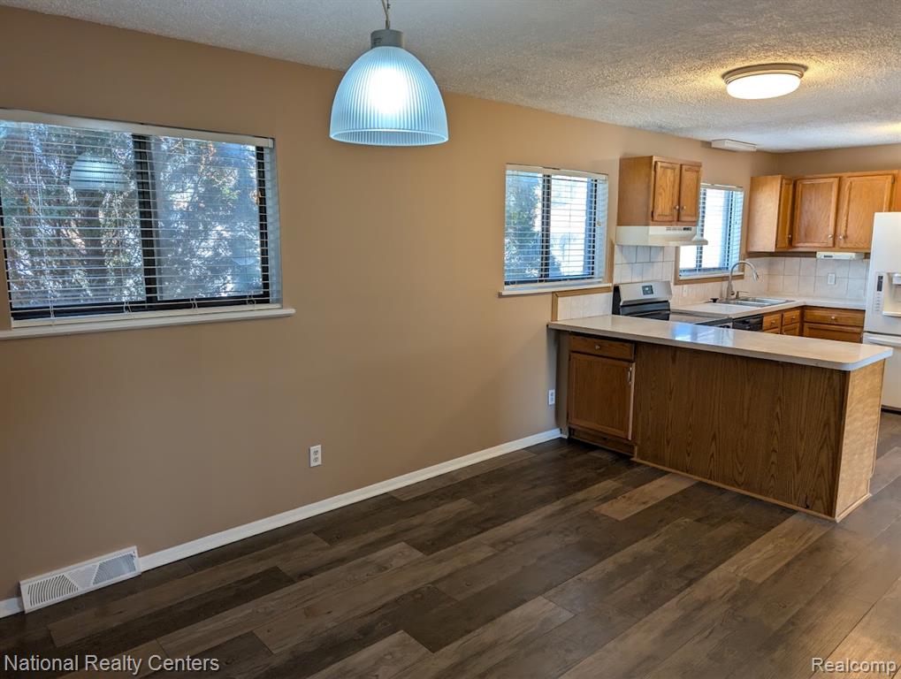 8849 Merriman Road, Livonia, MI 48150 — Photo 8